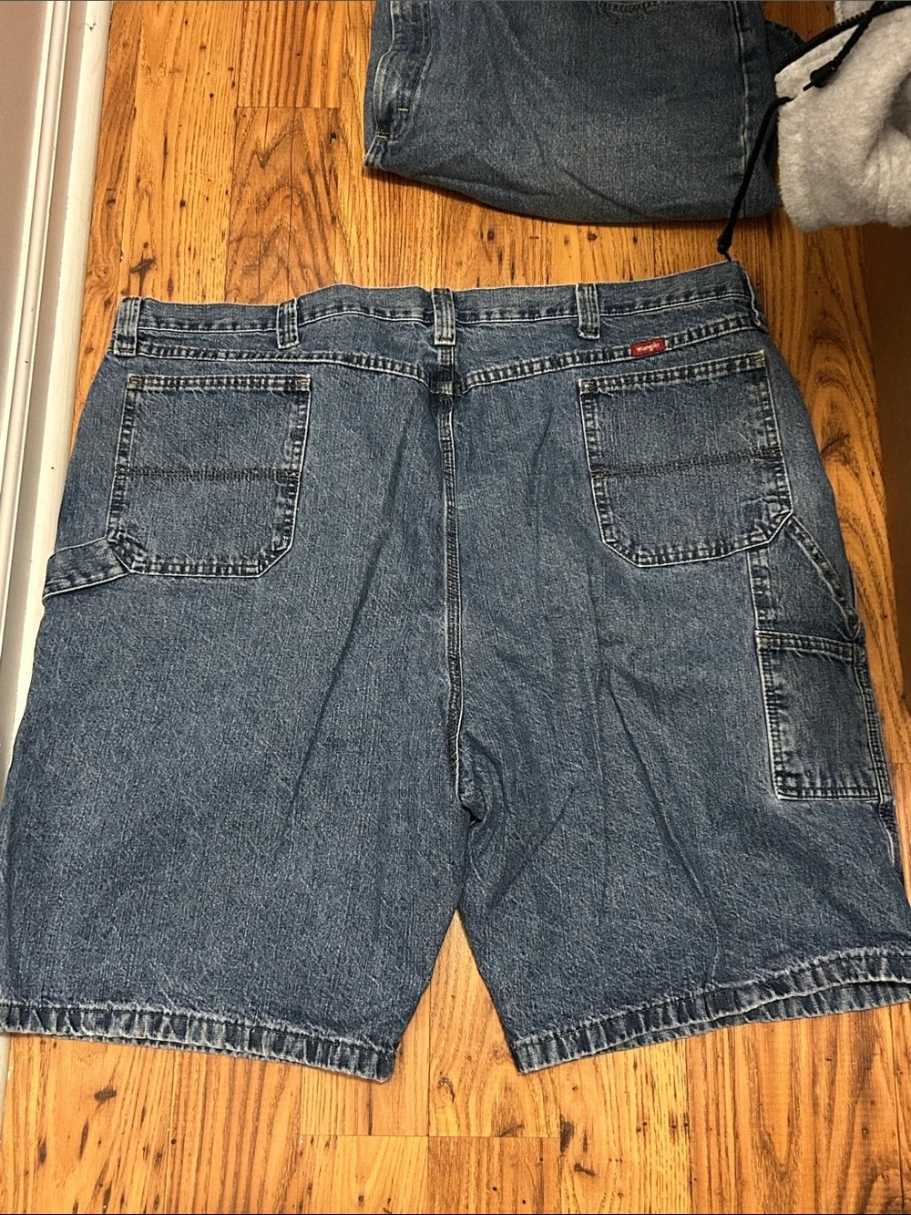 Wrangler Men’s Carpenter Denim Shorts 48 Waist Blue Jean Utility Work Shorts - Picture 3 of 5